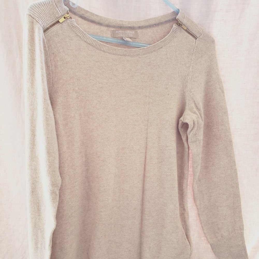 Extra Fine Merino-Cashmere Zip Shoulder Sweater
